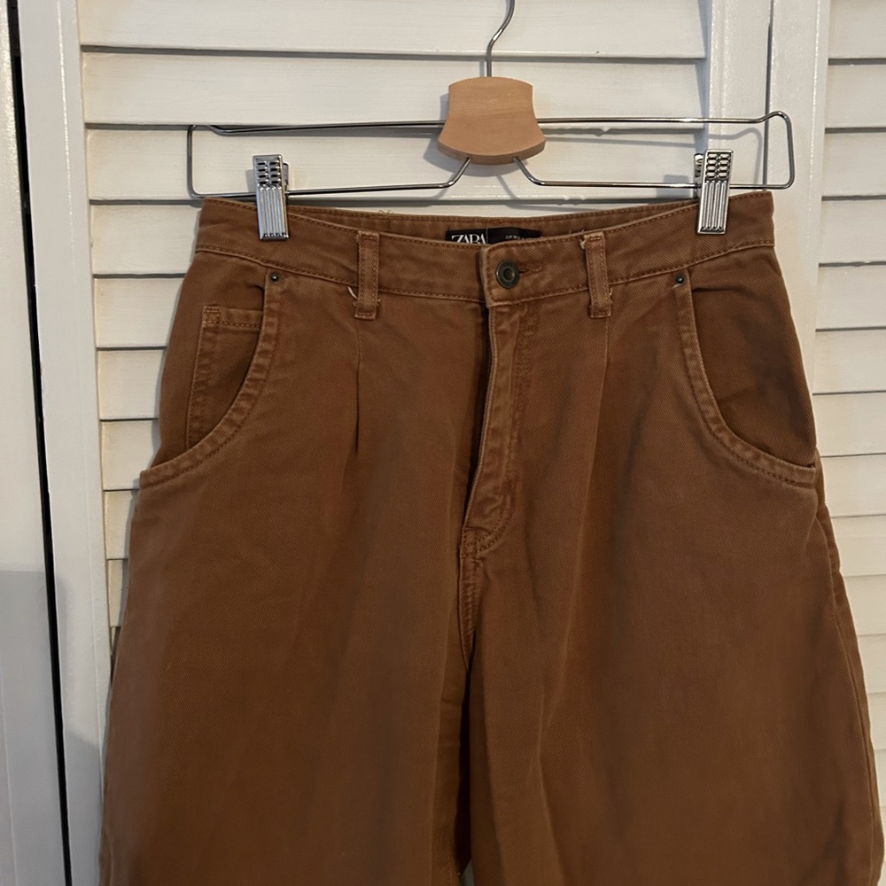 Brown wide-leg jeans, barrel style